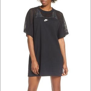 Sportswear Mesh Shift Dress
NIKE XL